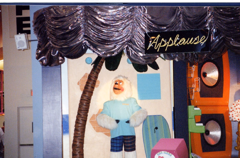 File:Coconut Tree (Animatronic) - 1994-11.avif