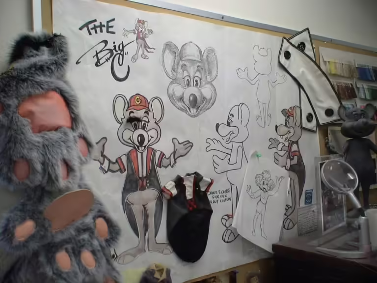 File:Chuck E. Cheese 32m (Animatronic) - Concept Art.avif