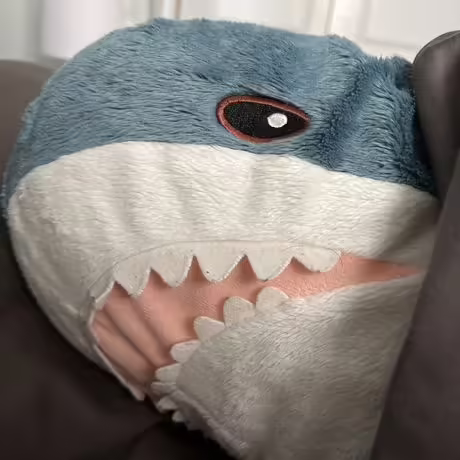 File:Stripes - BLÅHAJ soft toy, shark, 39 ¼'.avif