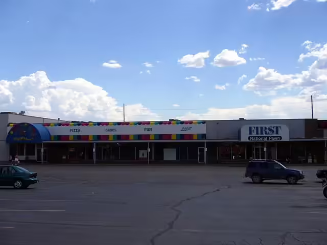 File:Gigglebee's - Entrance to Gigglebee's in Rapid City.avif