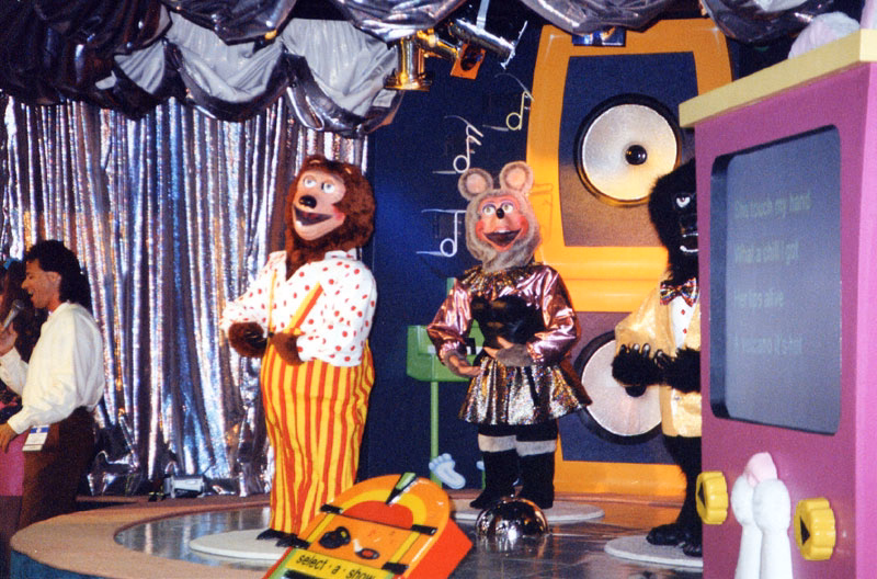 File:Karaoke - 1994-11 (3).avif