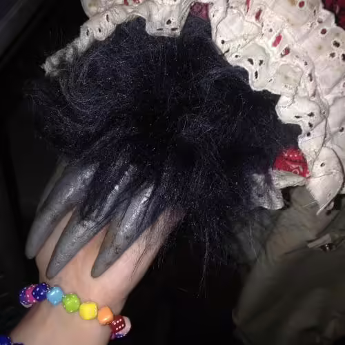 File:Grandma Bear (Animatronic) - Claws.avif