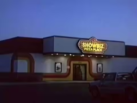 File:ShowbizPizzaExterior.avif