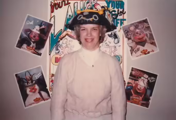 File:Crazy Colander Head Night (Event) (185).avif