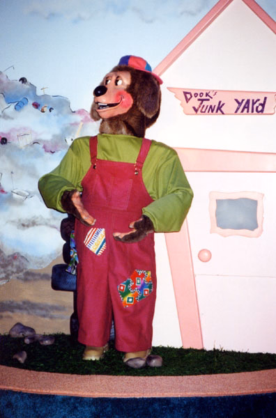 File:Dook's Junk Yard (Backdrop) - 1994-11.avif