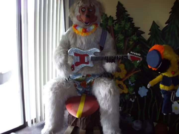 File:Beach Bear (Animatronic) (12).avif