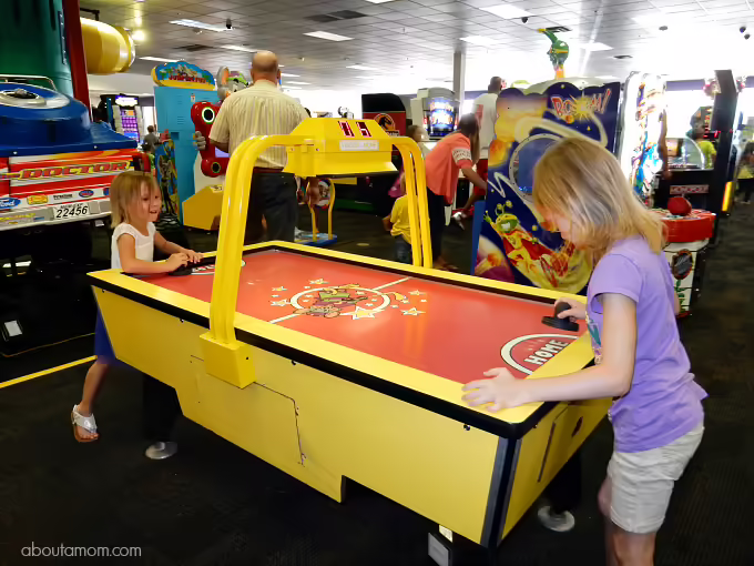 File:Chuck E. Cheese's Pow-Air Play.avif