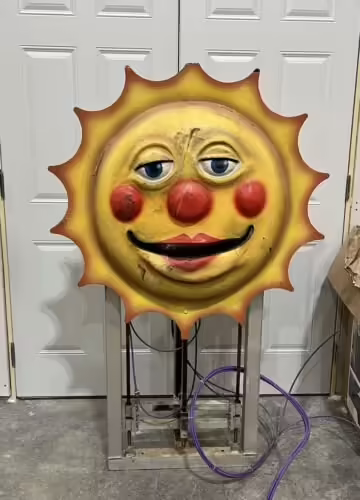 File:Sun (Animatronic) - Sun with its finalized mechanism.avif