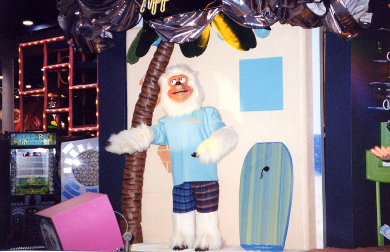 File:Coconut Tree (Animatronic) - 1994-11 (2).avif