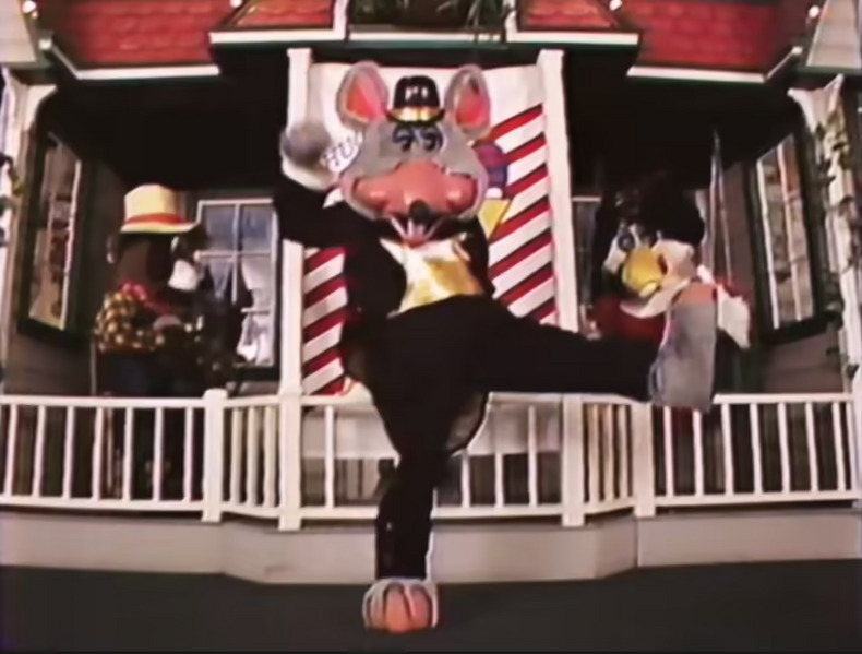 File:Chuck E. Cheese's Live 90.avif