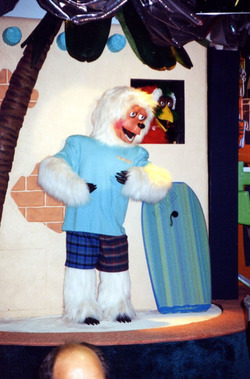 Looney Bird Window (Mijjin) - 1994-11.avif