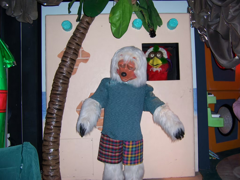File:Beach Bear (Mijjin).avif