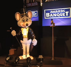 Chuck E. Cheese 32m (Animatronic) - Las Vegas Tuxedo.avif