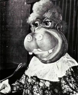 Kooser Dolli Dimples (Animatronic) - Front View (1979).avif