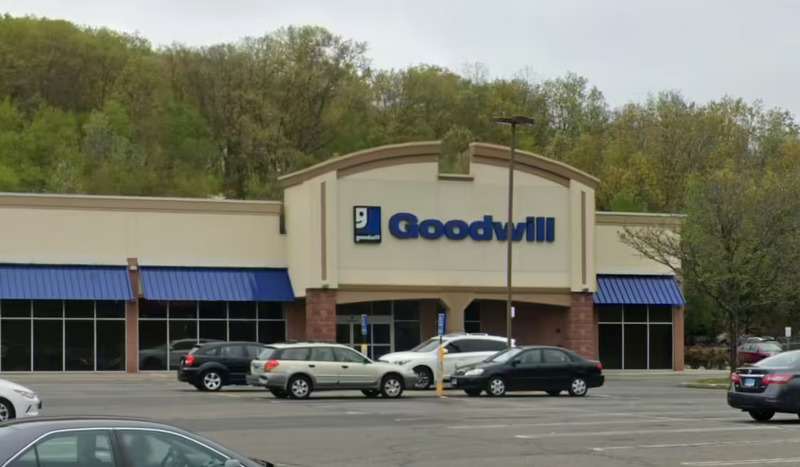 File:Waterbury, CT (983 Wolcott St).avif