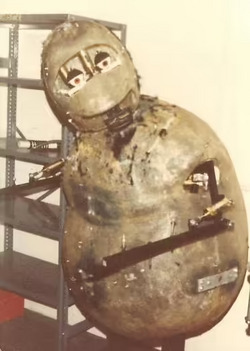 Fats Gorilla (Animatronic) - Mech with body shell.avif