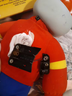 Talking Chuck E - Plush Back (Broken battery compartment).avif