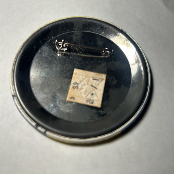 File:1980 PTT Munch Pin (3).avif