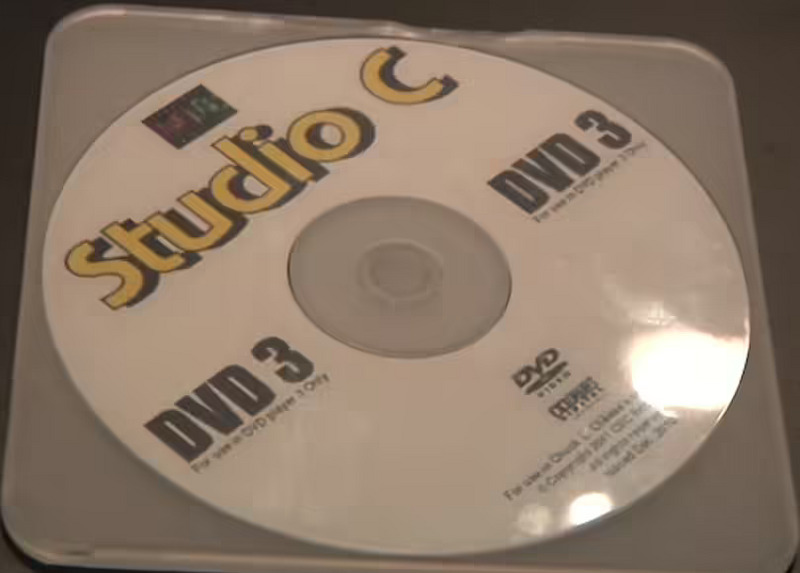 File:Holiday10dvd3.avif