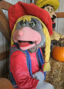 Pumpkin Festival Chuck (Chuck E. Cheese Retrofit).avif