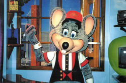 Chuck E. Cheese 32m (Animatronic) - One of the two prototype Animatronics with the 'Black Widow Tux'.avif